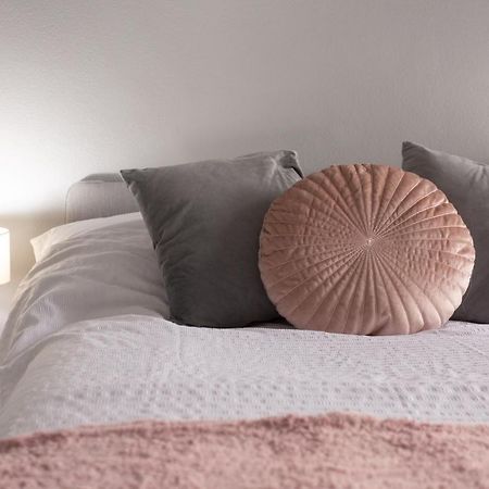 Lovely City Town House With Free Parking Sleeps 2 To 6 Guests York Bagian luar foto