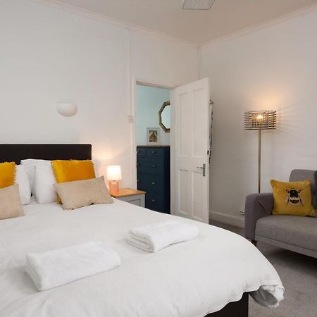 Lovely City Town House With Free Parking Sleeps 2 To 6 Guests York Bagian luar foto