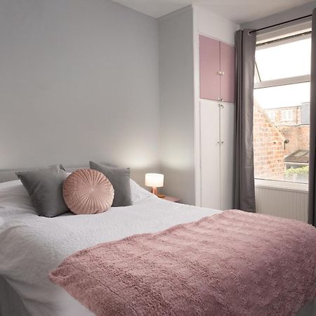 Lovely City Town House With Free Parking Sleeps 2 To 6 Guests York Bagian luar foto
