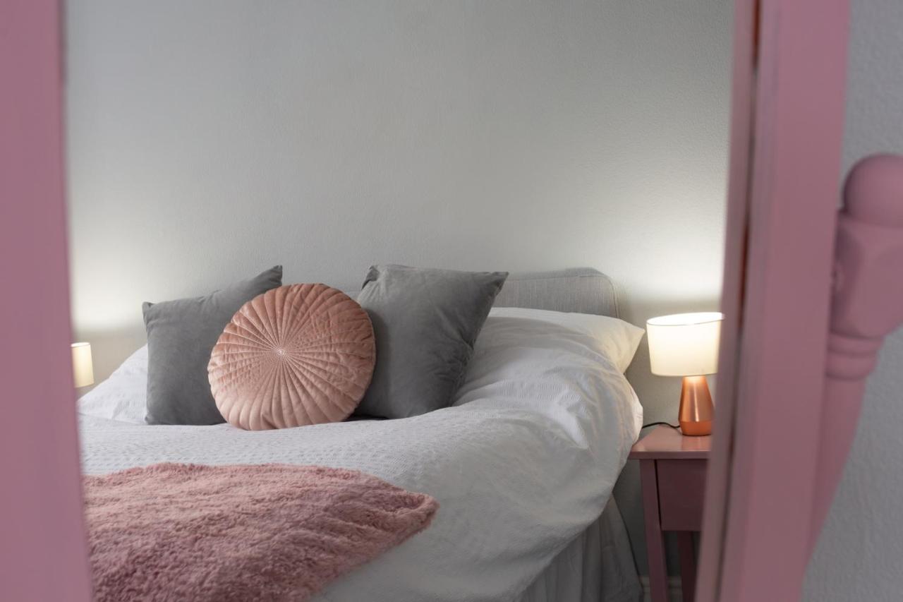 Lovely City Town House With Free Parking Sleeps 2 To 6 Guests York Bagian luar foto