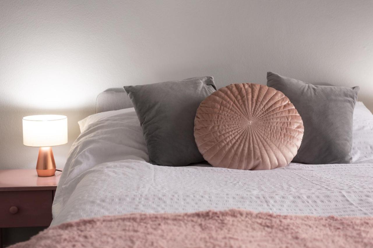 Lovely City Town House With Free Parking Sleeps 2 To 6 Guests York Bagian luar foto