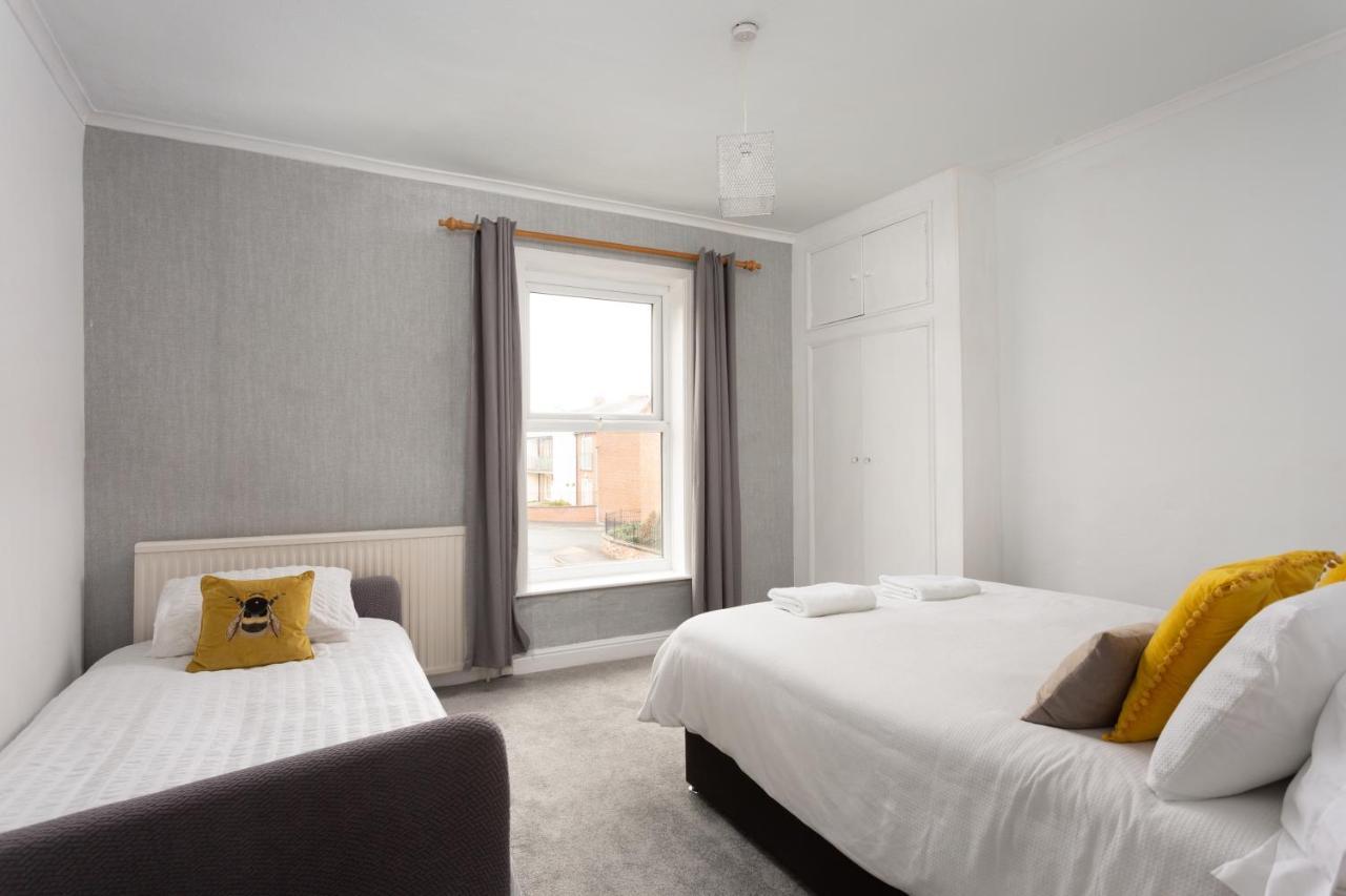 Lovely City Town House With Free Parking Sleeps 2 To 6 Guests York Bagian luar foto