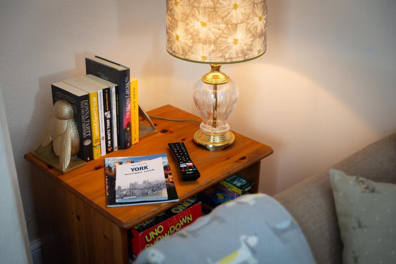 Lovely City Town House With Free Parking Sleeps 2 To 6 Guests York Bagian luar foto