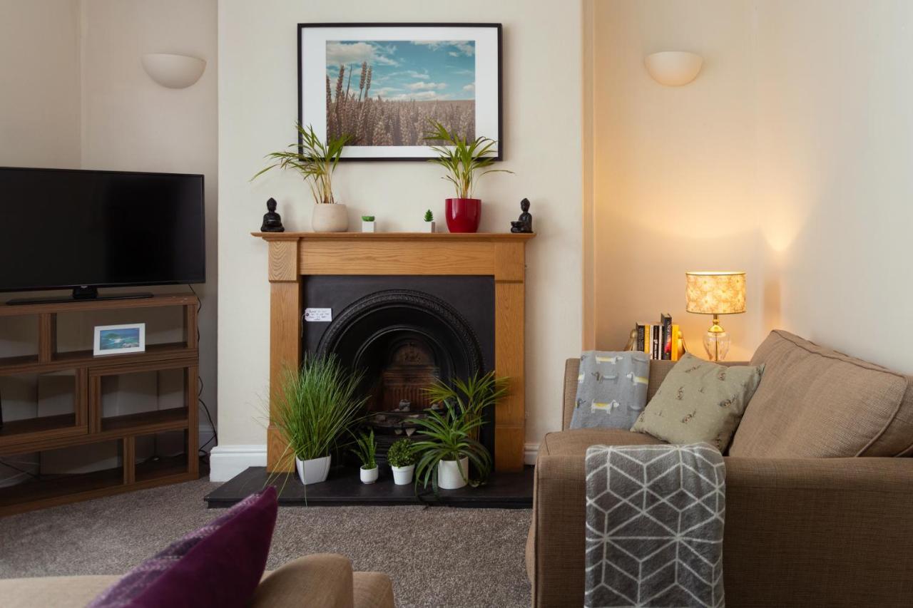 Lovely City Town House With Free Parking Sleeps 2 To 6 Guests York Bagian luar foto