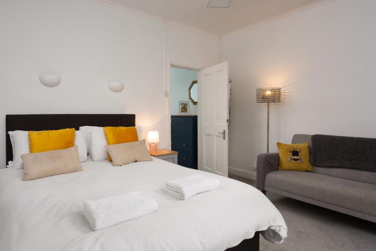 Lovely City Town House With Free Parking Sleeps 2 To 6 Guests York Bagian luar foto