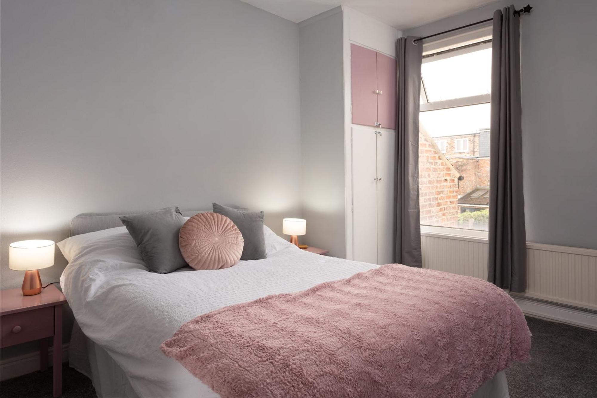 Lovely City Town House With Free Parking Sleeps 2 To 6 Guests York Bagian luar foto